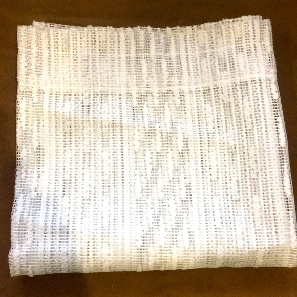 White Sheer 1-Panel Curtain with Elegant Pattern - Picture 6 of 7